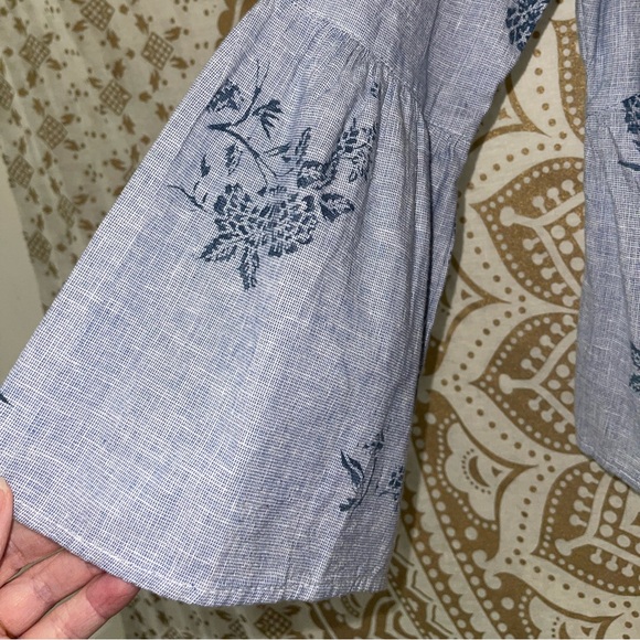 “ZARA” LADIES ADORABLE BLUE FLORAL PRINT TOP WITH BELL SLEEVE, SIZE SMALL - Picture 5 of 6